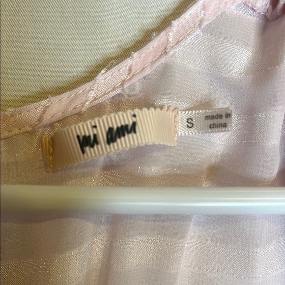 Pink and White Striped Romper with Puff Sleeve and Scoop Neck Preowned - Picture 2 of 8